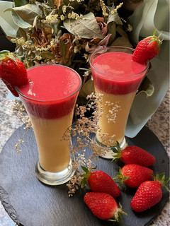 Une photo de 🍓Panna cotta 🌱☘️fraises 🍓