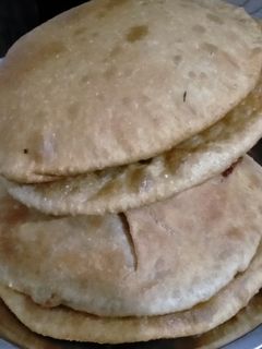 बेड़मी पूरी(bedmi puri recipe in hindi) रेसिपी मुख्य फोटो