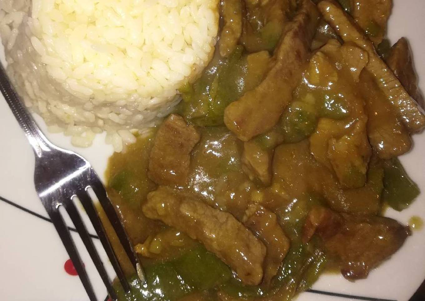 Ternera con pimientos verdes (comida china casera)