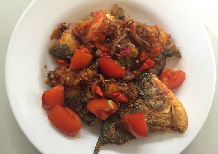 Resep Ikan Bawal Tumis Kecap oleh Dyma Rista - Cookpad