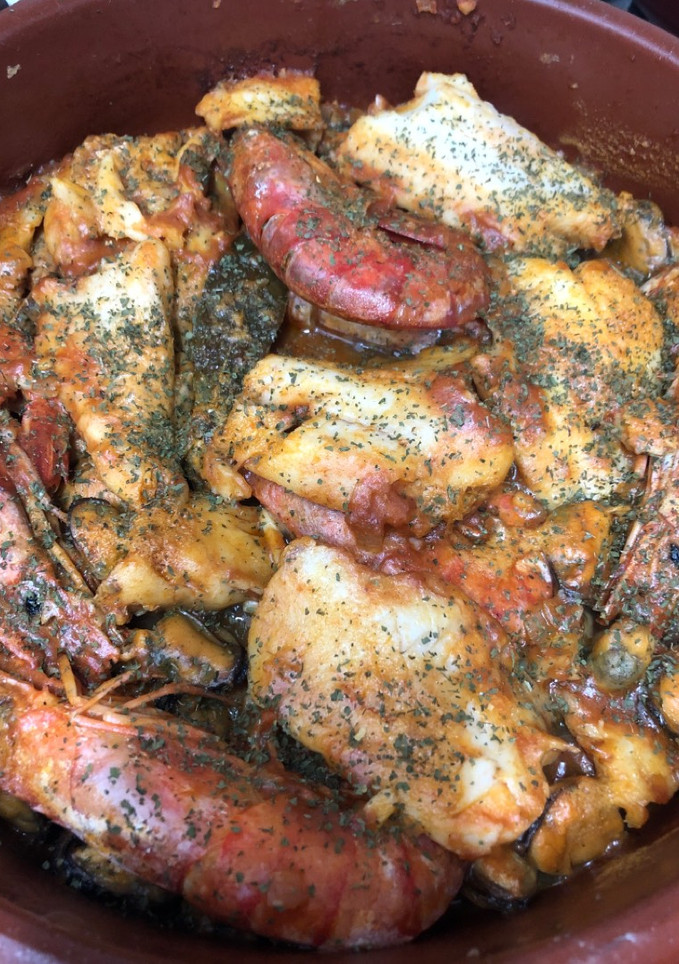 Una foto de 240. Zarzuela de pescado y marisco (principal pescado)