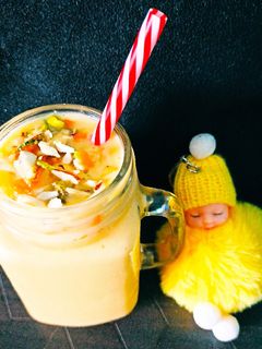 मैंगो बनाना स्मूदी(Mango banana smoothie recipe in hindi) रेसिपी मुख्य फोटो