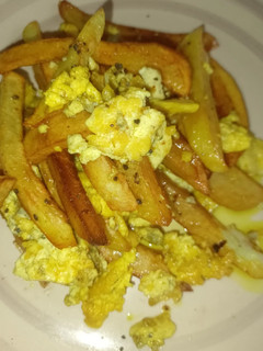 Una foto de PAPAS FRITAS VEGANAS CON TOFU REVUELTO (ESTILO NO-HUEVO)