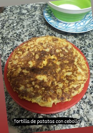 Una foto de Tortilla de patatas y cebolla