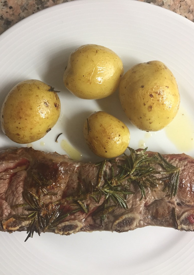 Una foto de Churrasco con papas baby