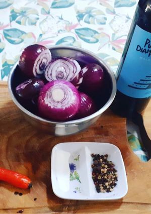 Una foto de Mermelada de Cebollas Moradas al Malbec