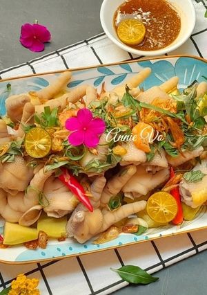 Hình của món Gỏi chân gà trộn cóc.