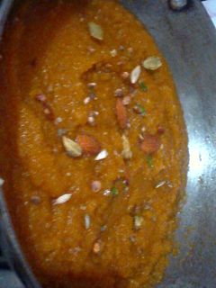 सूजी का हलवा (Suji ka halwa recipe in hindi) रेसिपी मुख्य फोटो