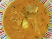 Una foto de fideos merluza