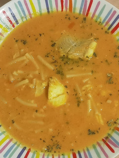 Una foto de Sopa de pescado y fideos