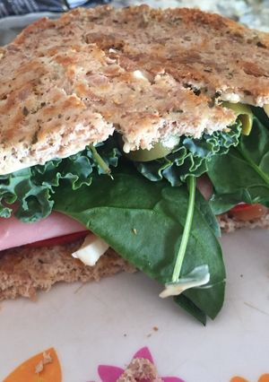 Una foto de Sándwich de pan de atún