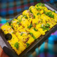 A picture of Khandvi.