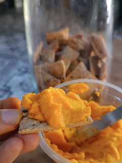 Una foto de Dip/ hummus de Zanahoria y huevo duro