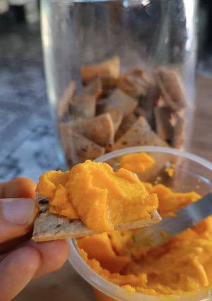 Una foto de Dip/ hummus de Zanahoria y huevo duro