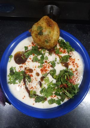 સ્ટફ દહીં વડા (Stuffed Dahi Vada Recipe In Gujatati) રેસીપી મુખ્ય ફોટો