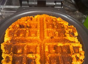 Una foto de Waffles con harina de coco y nueces. Sin gluten, sin leche, sin azúcar!! FIT