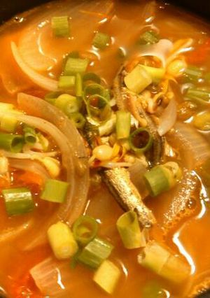 A picture of Tomatoe mung bean sprouts soup 番茄豆芽汤.