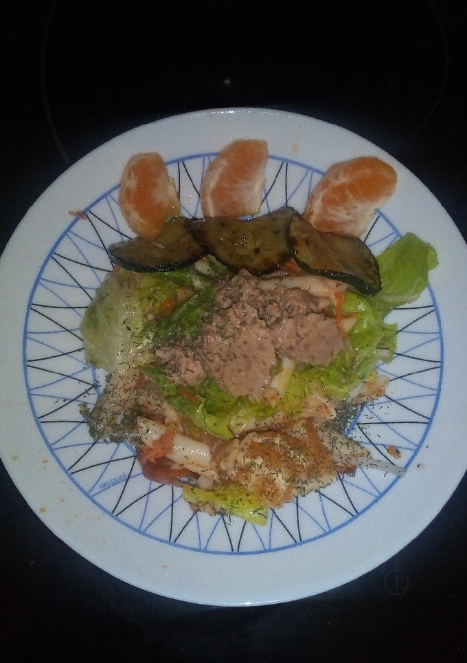 Una foto de Ensalada de pasta con calabacín y naranja