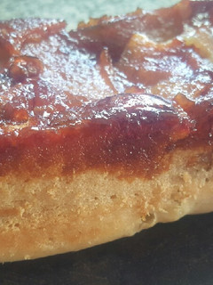 Una foto de Budín de manzana invertido