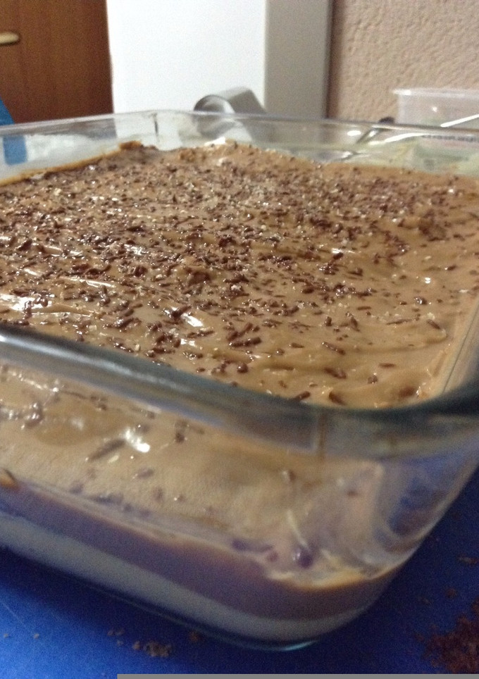 Una foto de Tarta de bizcocho con flanes rápido