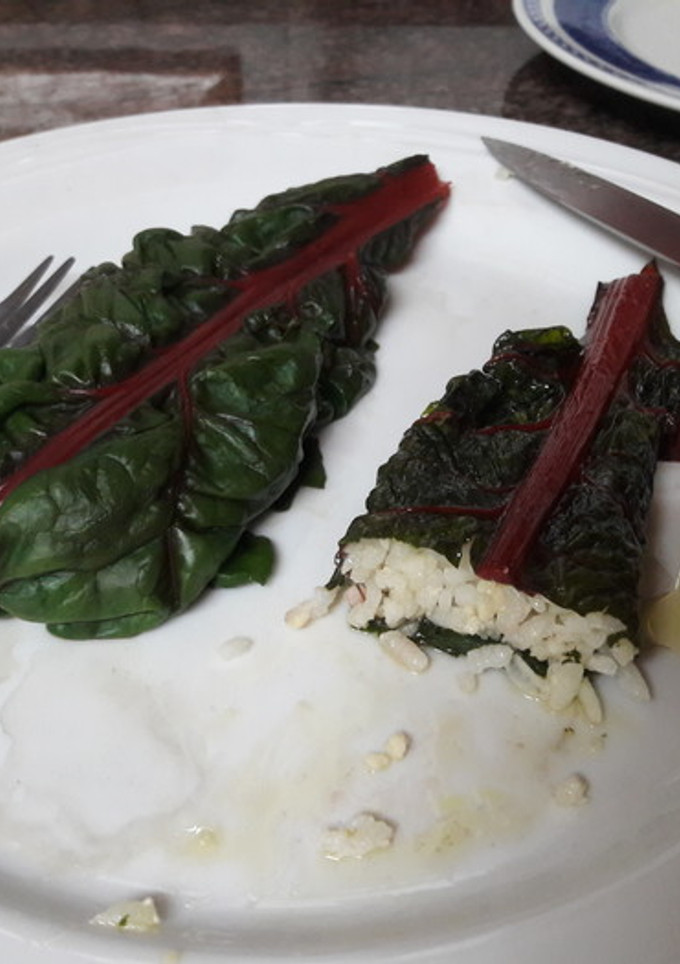 Una foto de Rollos de acelga veganos
