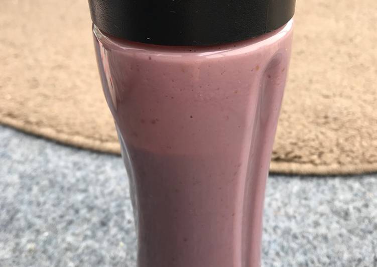 Recipe of Award-winning Banana berry smoothie