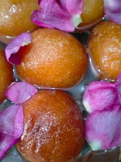 રવાના ગુલાબજાંબુ (Rava Gulabjamun Recipe In Gujarati) રેસીપી મુખ્ય ફોટો