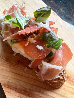 Una foto de Bruschetta de jamón