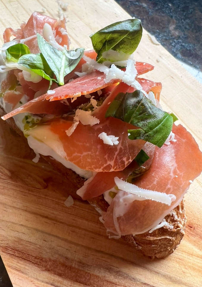 Una foto de Bruschetta de jamón