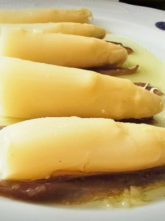 Una foto de Yemas de Espárragos con Anchoas en aceite de oliva virgen