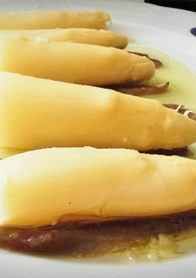 Una foto de Yemas de Espárragos con Anchoas en aceite de oliva virgen