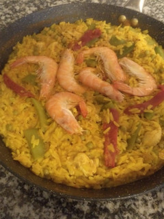 Una foto de Arroz tipo"paella" con quinoa y sal del himalaya