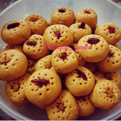 Besan ladoo A picture of Besan ladoo.
