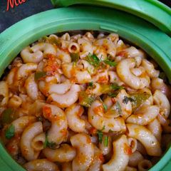 A picture of Macroni with Red sauce.
