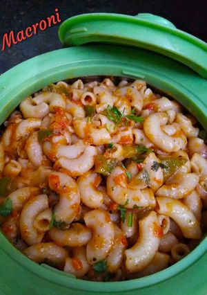 A picture of Macroni with Red sauce.