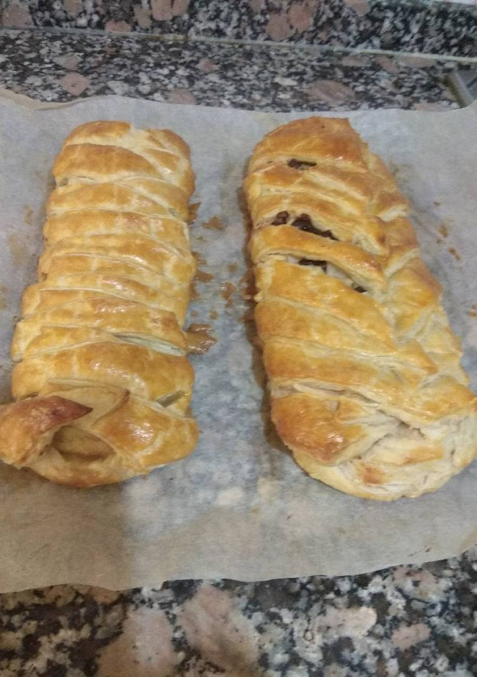 Una foto de Trenza de hojaldre con crema de almendra, peras y chocolate