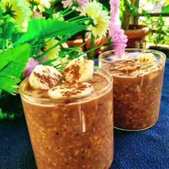 A picture of Chocolate banana overnight oats.