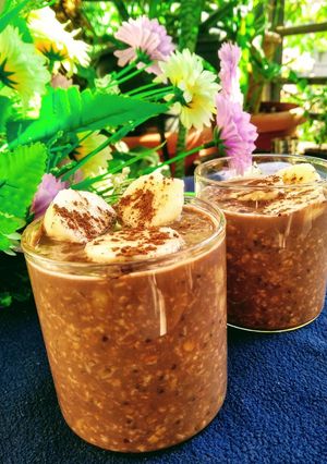 A picture of Chocolate banana overnight oats.