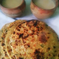 A picture of Mooli paratha.