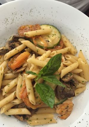 Una foto de Pasta con pollo al olivo