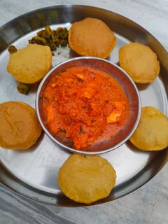 मैदा पूरी (maida poori recipe in Hindi) रेसिपी मुख्य फोटो