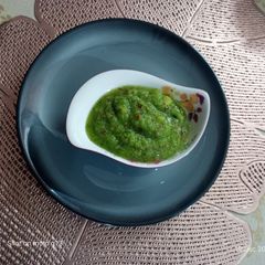 A picture of Apple dhaniya chutney.