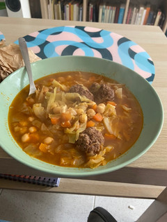 Una foto de Pilotes!!! O sopa de repollo con albóndigas
