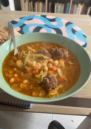Una foto de Pilotes!!! O sopa de repollo con albóndigas