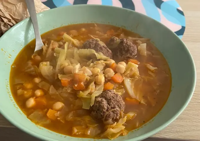 Receta Pilotes!!! O sopa de repollo con albóndigas