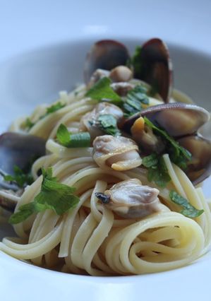 A picture of Spaghetti with clams (Spaghetti alle vongole).