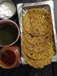 થેપલા (Thepla Recipe in Gujarati) રેસીપી મુખ્ય ફોટો