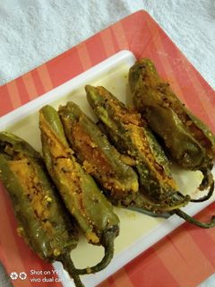 ભરેલા મરચાં (Stuffed marcha recipe in Gujarati) રેસીપી મુખ્ય ફોટો