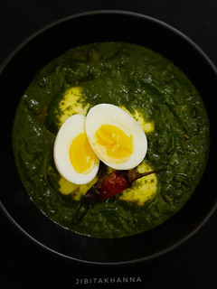 A picture of Palak Anda / Spinach Egg.