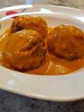 Albóndigas de pavo en salsa de pimientos verdes y rojos